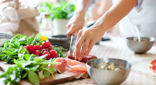 pr&eacute;paration d'un plat d'&eacute;t&eacute;